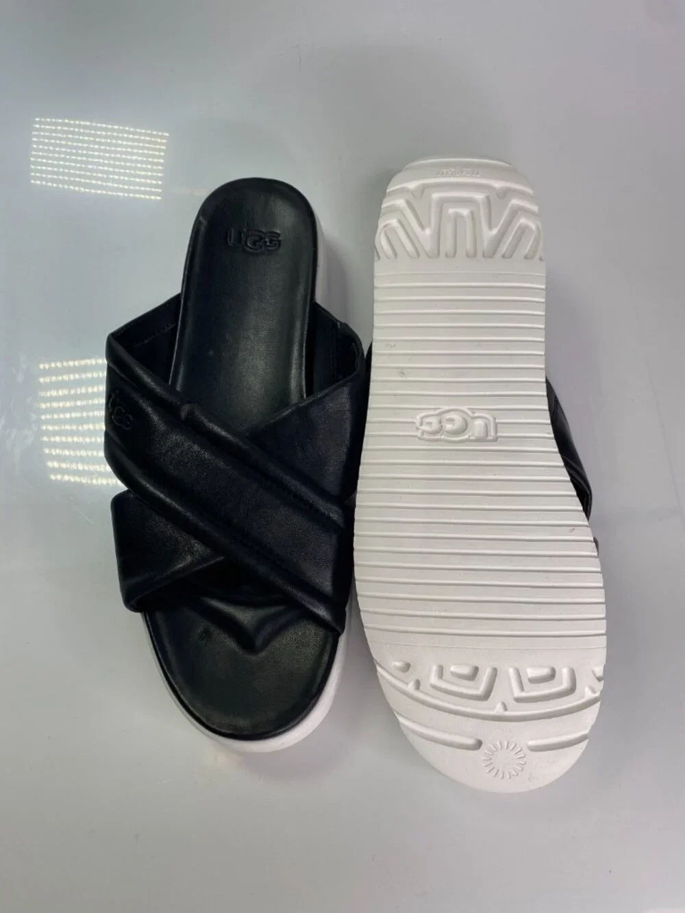 Ugg Womens Zayne Black Leather Crossband Sandal Sz 11